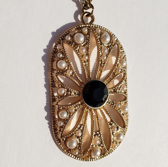 Golden Chain Necklace Jewelry - Picture 4 of 5